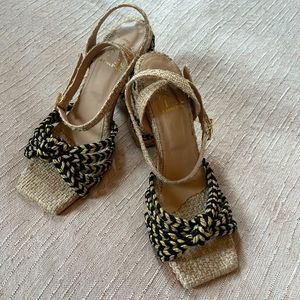 Never worn Alex Vinash block heel block heel sandals. An Argentinian designer